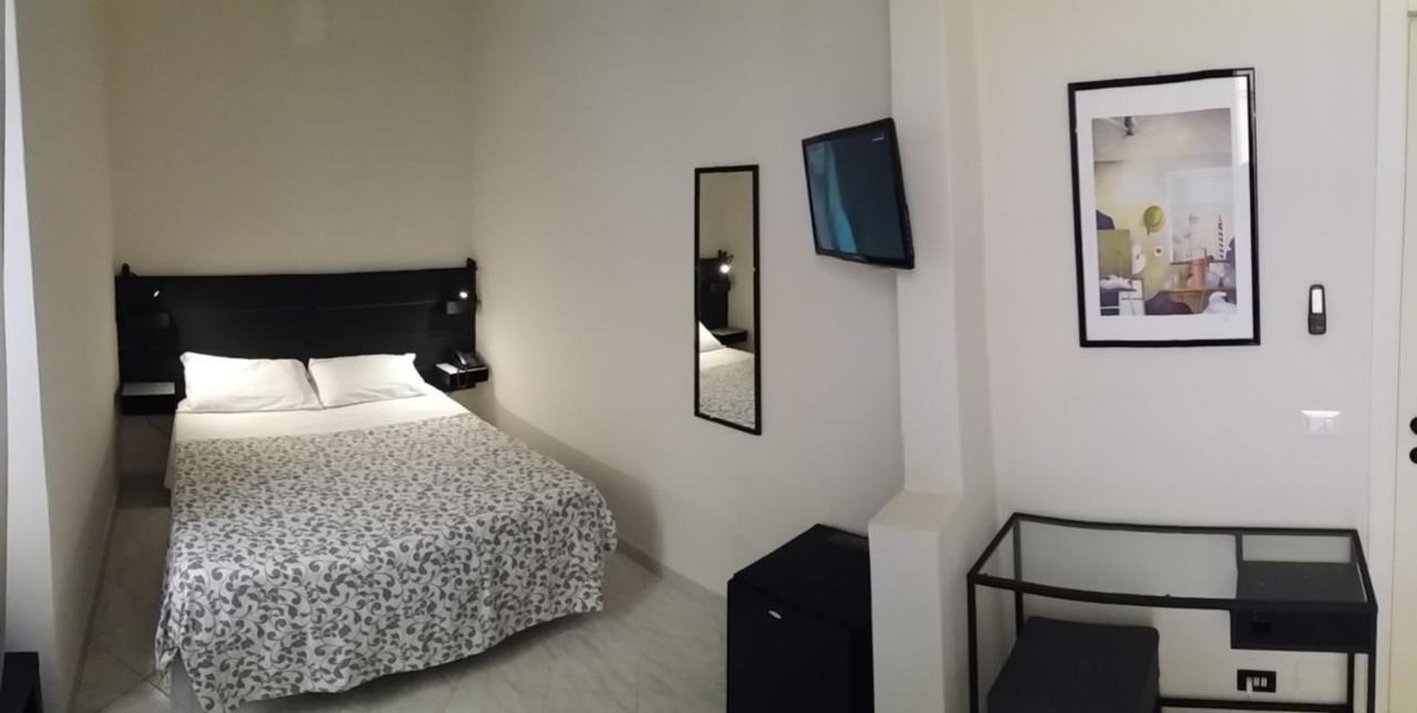 Hotel Malibu Споторно Екстериор снимка
