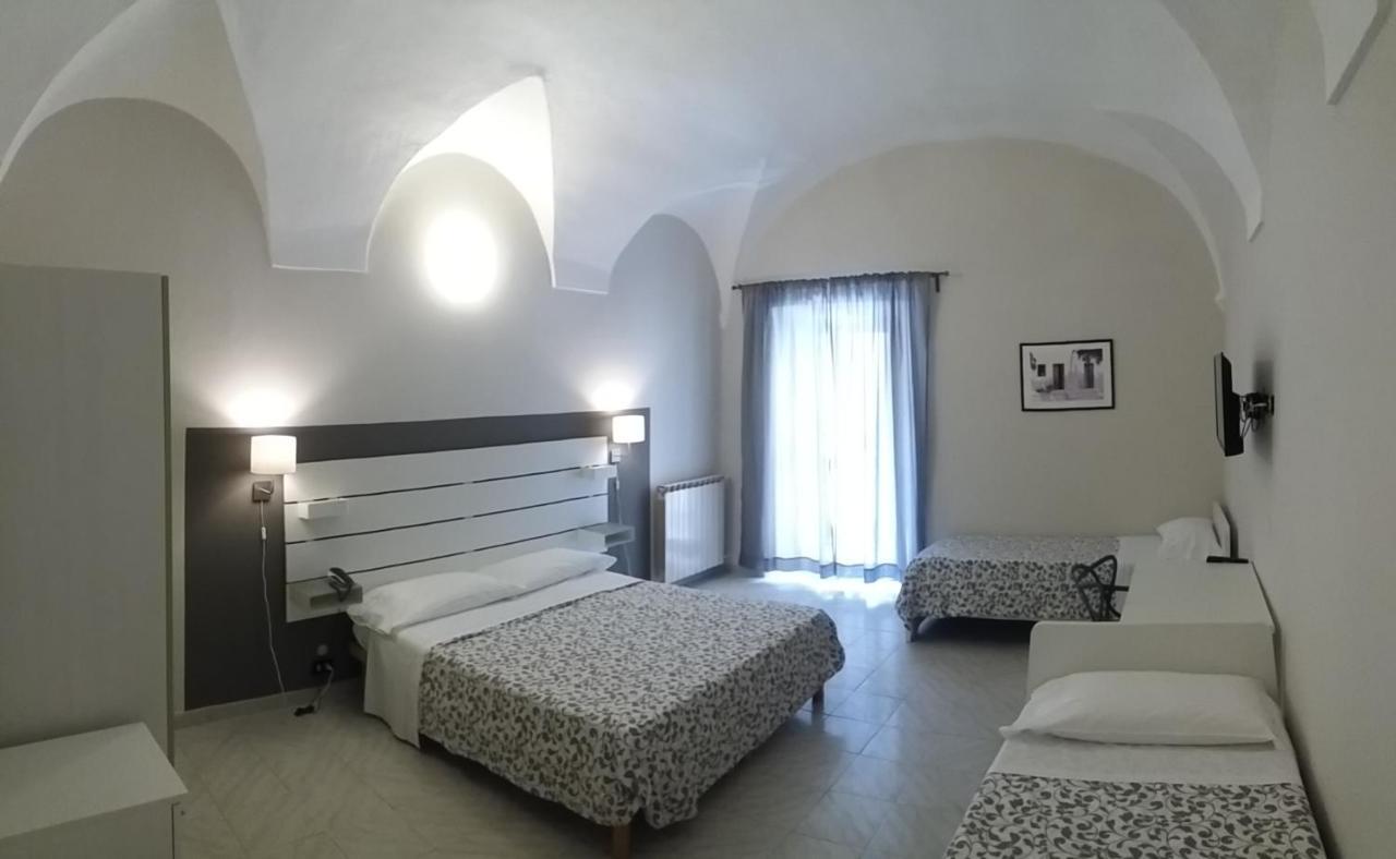 Hotel Malibu Споторно Екстериор снимка