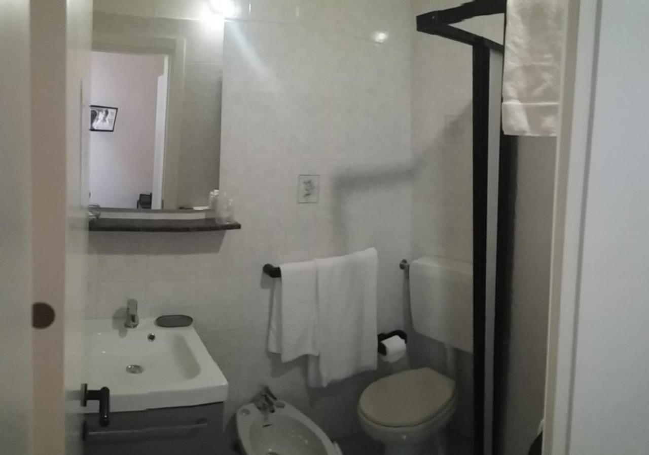Hotel Malibu Споторно Екстериор снимка