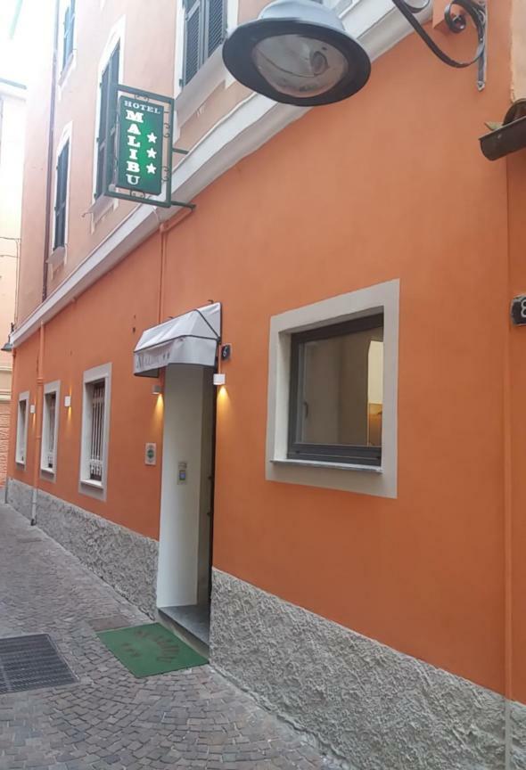 Hotel Malibu Споторно Екстериор снимка